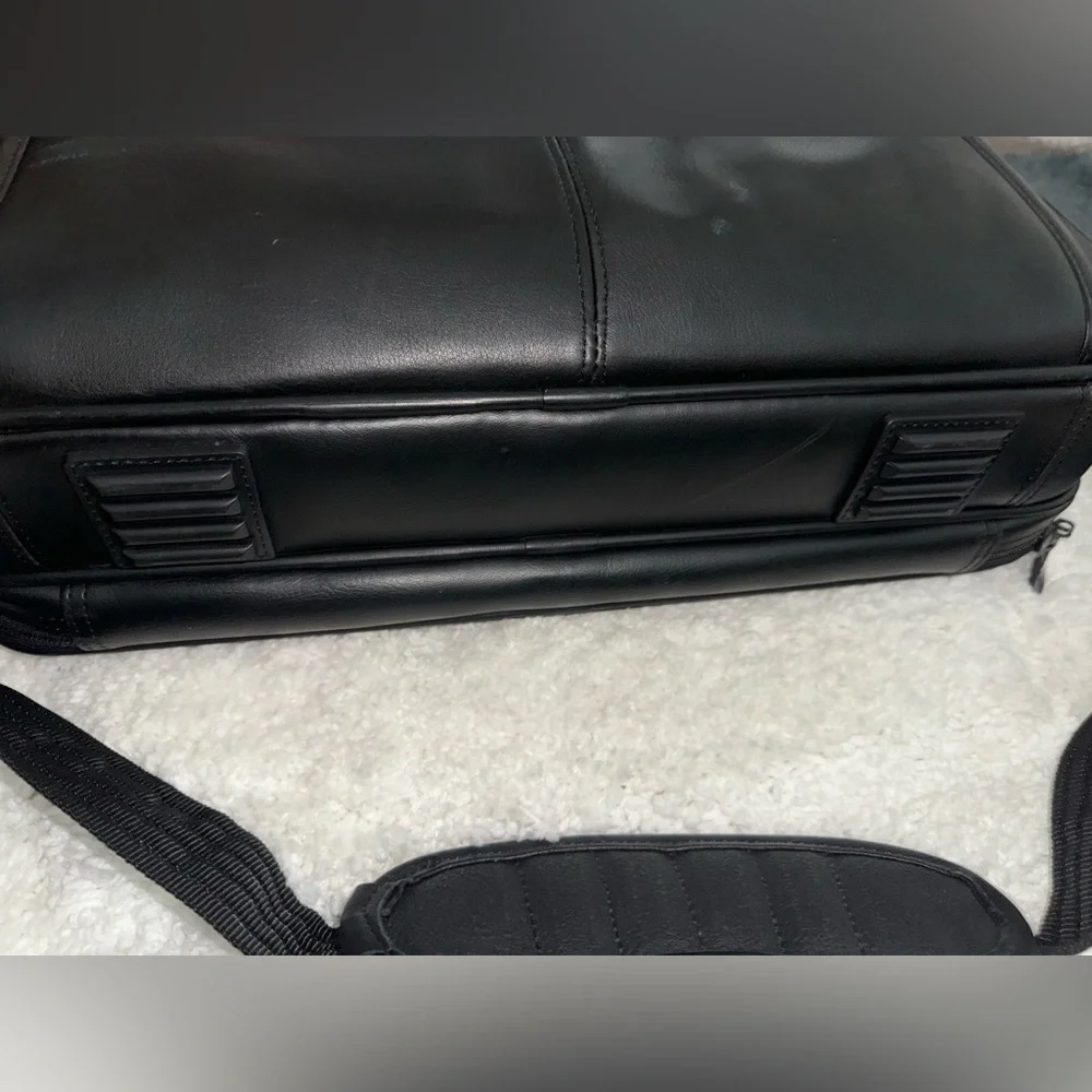 Dell Genuine Leather Black Laptop Bag-Preloved